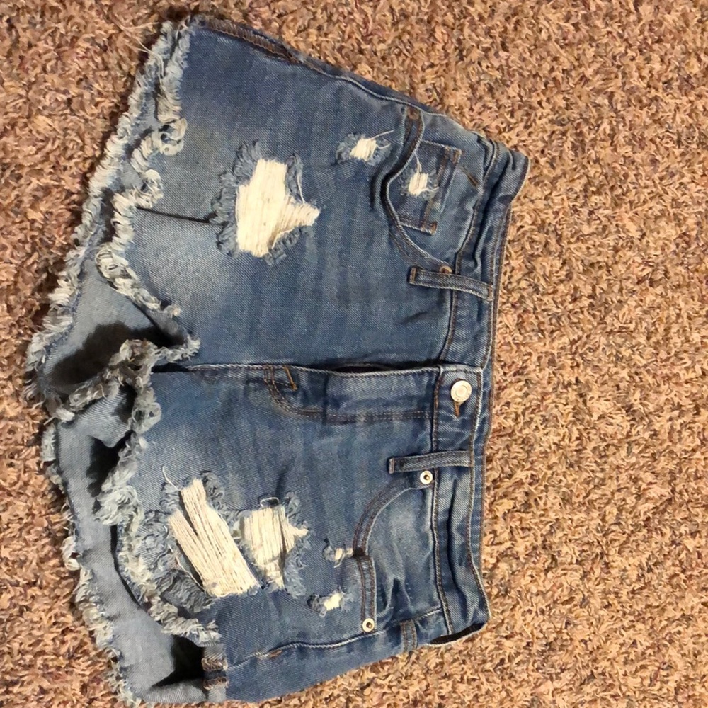 Mossimo Jen ripped high rise shorts